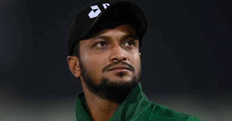 সাকিব আল হাসানের দেশত্যাগে নিষেধাজ্ঞা